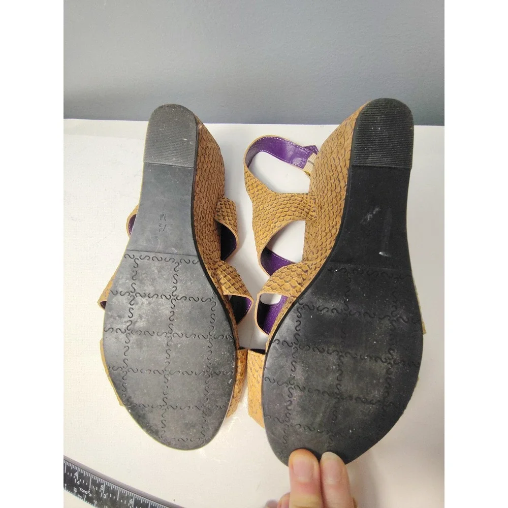 Vaneli‎ Womens Tan Snakeskin Embossed Wedge Sandals Purple Insole Size 7.5M